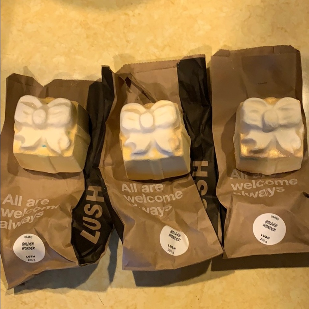 LUSH Golden Wonder Bath Bomb x3